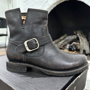 FRYE Distressed Veronica Flex Bootie in Size 9M